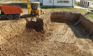 Рытье котлованов под фундамент в Мурманске – цена от 2599 руб. за м3 | 2Землекопа-Мрм